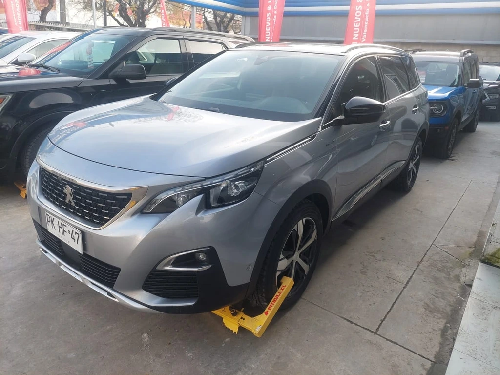 PEUGEOT 5008