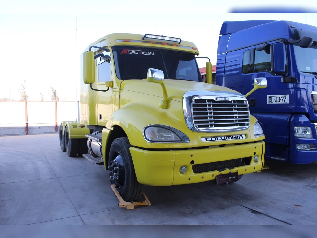 FREIGHTLINER COLUMBIA