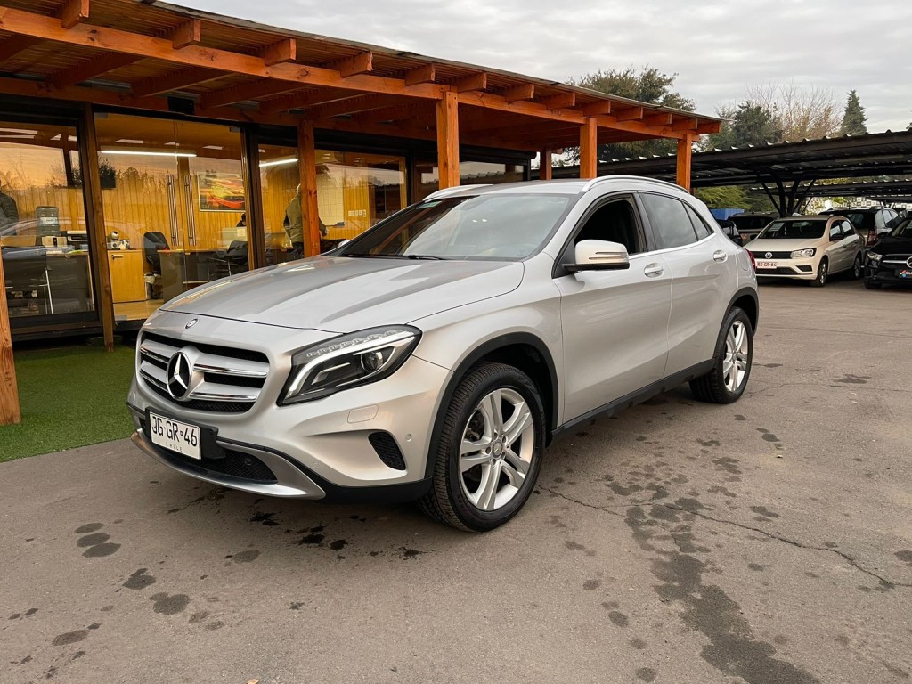 MERCEDES-BENZ GLA 200