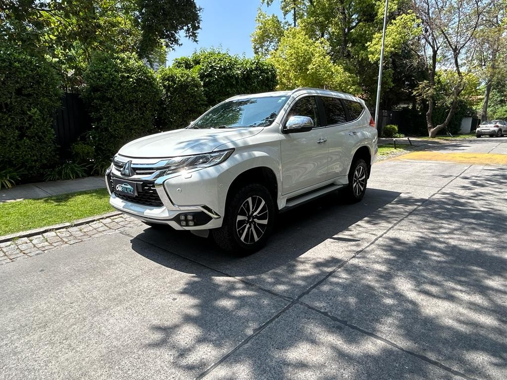 MITSUBISHI MONTERO