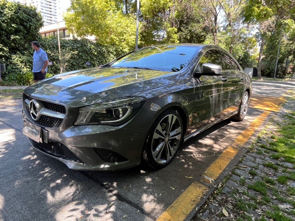 MERCEDES-BENZ CLA 200