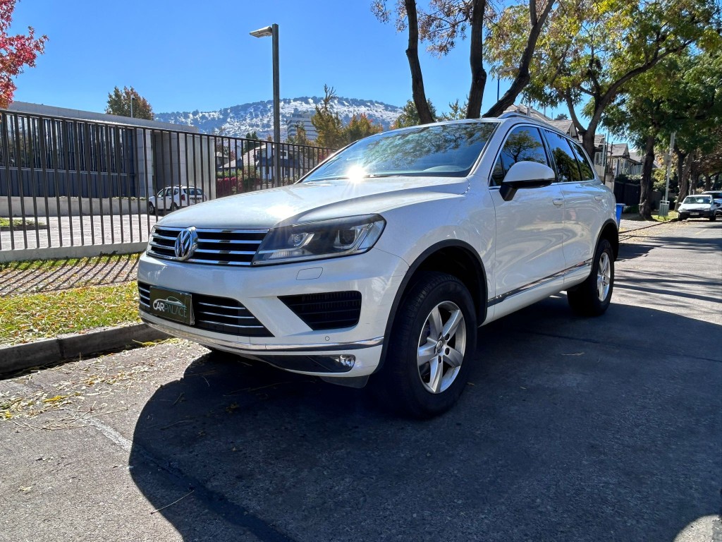 VOLKSWAGEN TOUAREG