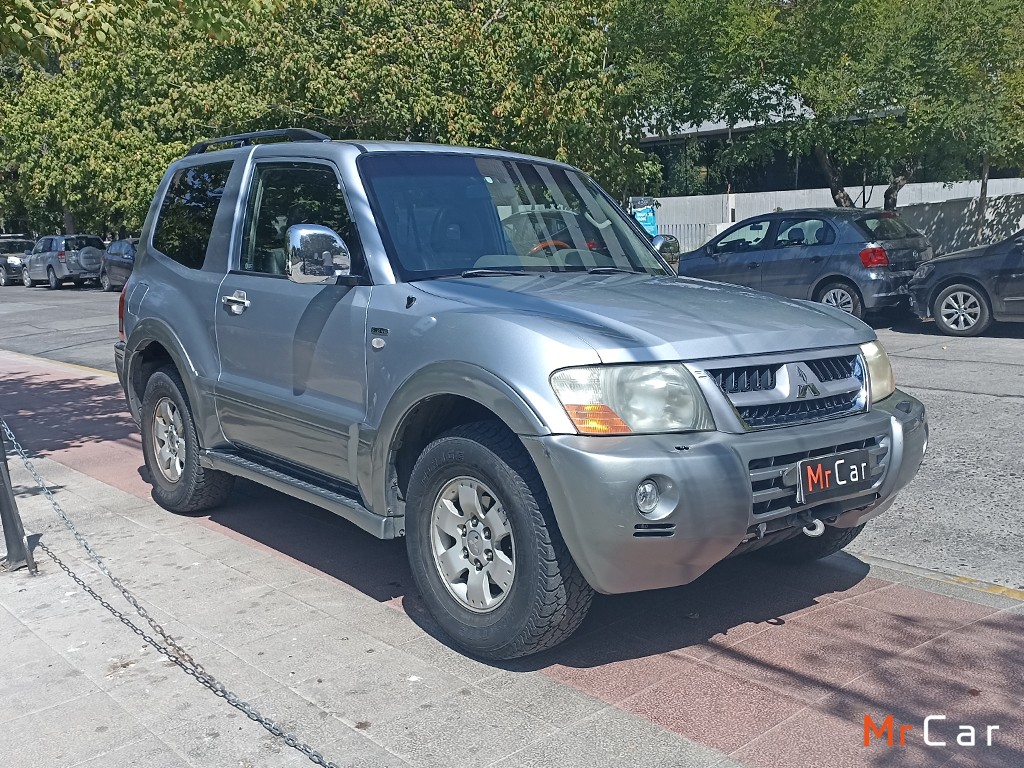 MITSUBISHI MONTERO