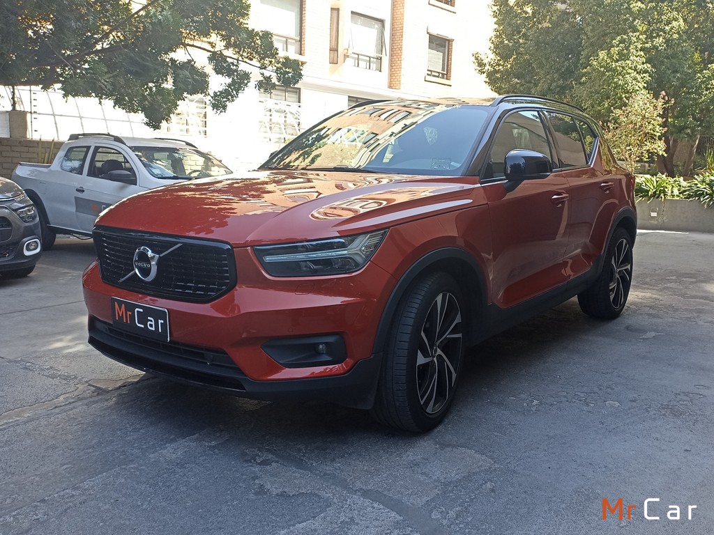 VOLVO XC40