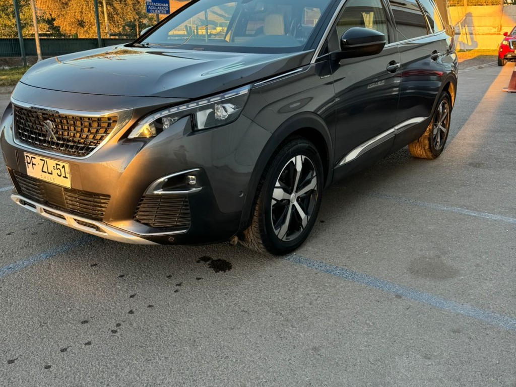 PEUGEOT 5008