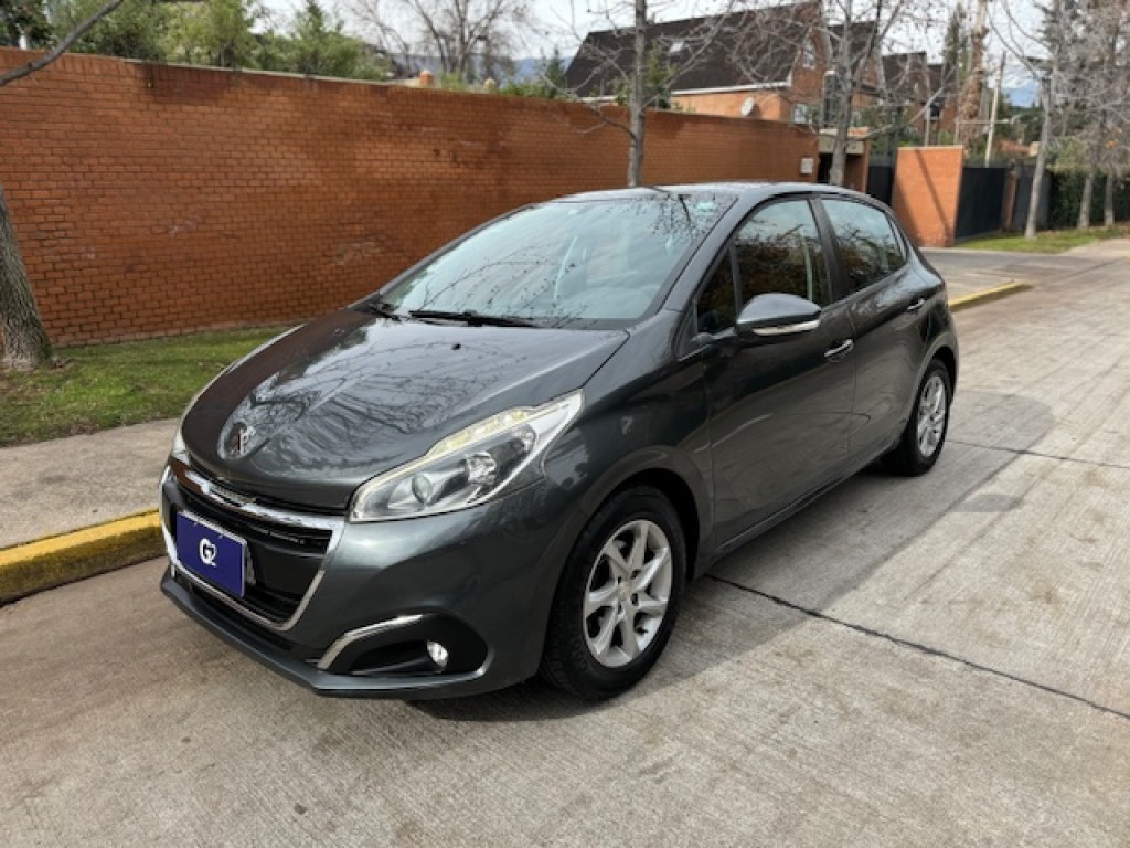 PEUGEOT 208