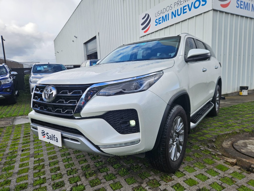 TOYOTA FORTUNER