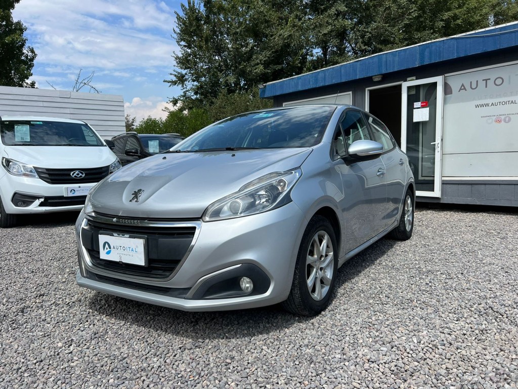 PEUGEOT 208