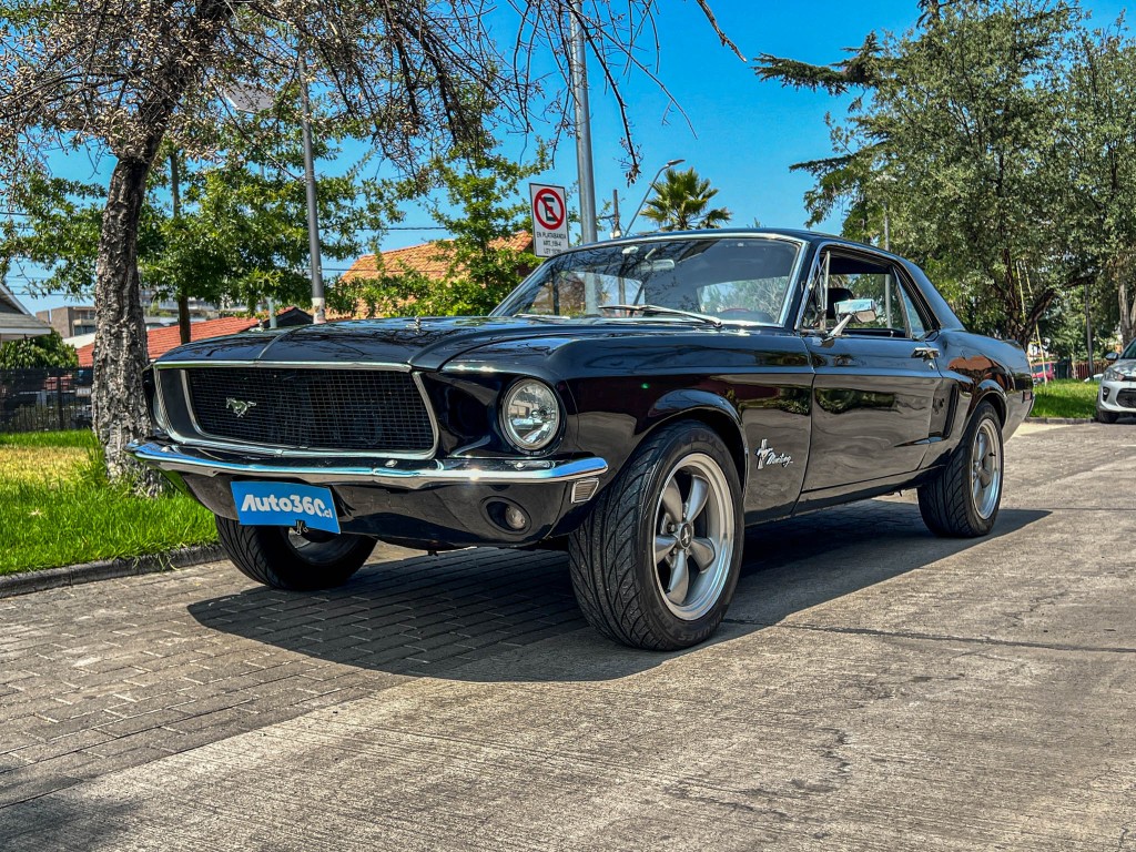 FORD MUSTANG