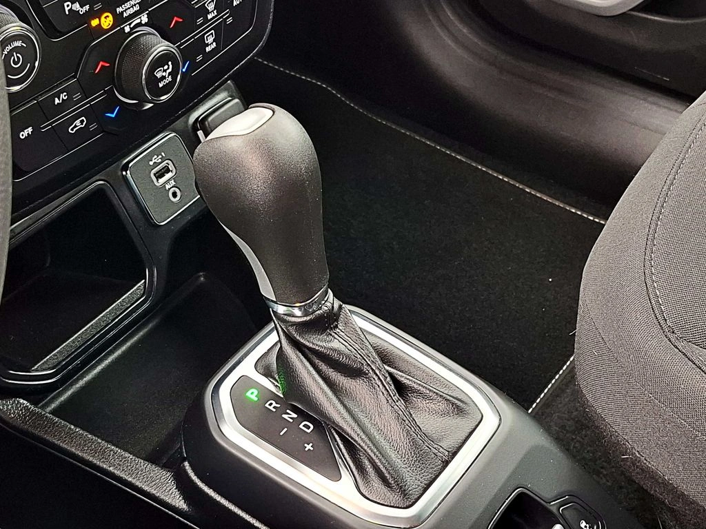 Jeep Renegade — foto 20 de 20