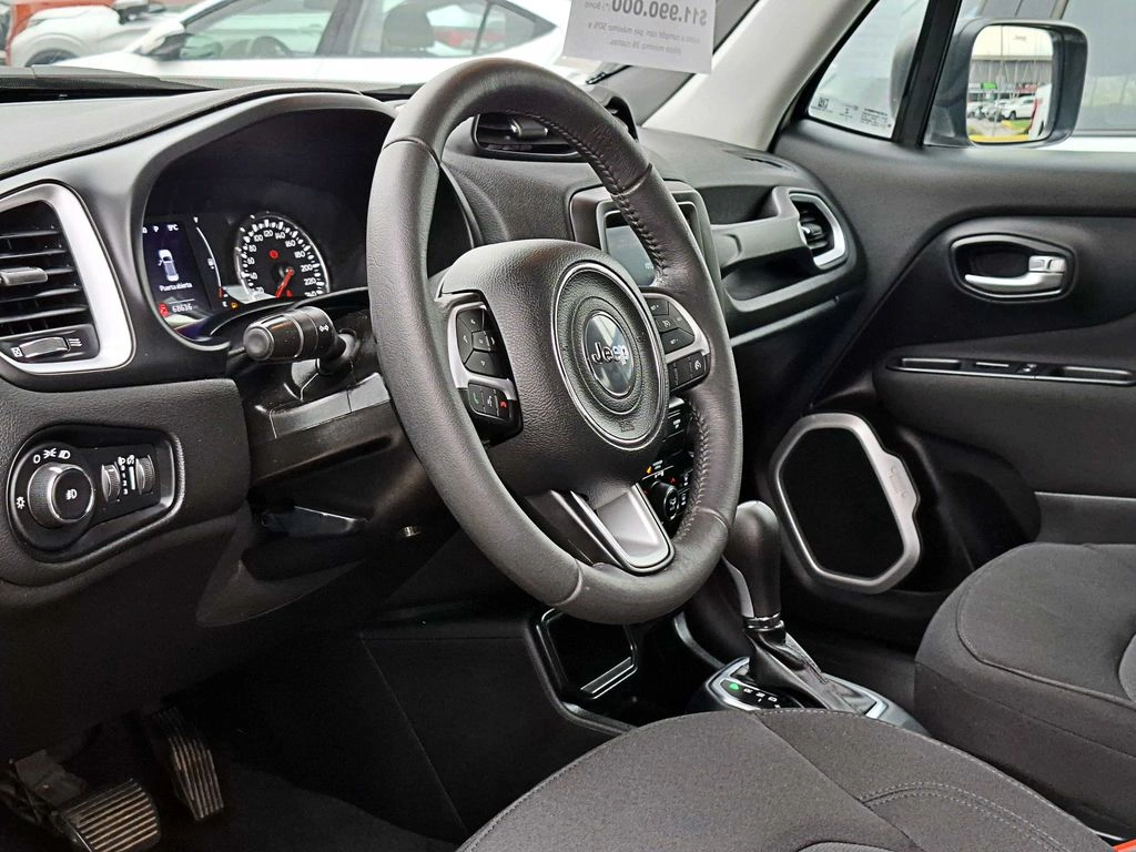 Jeep Renegade — foto 10 de 20