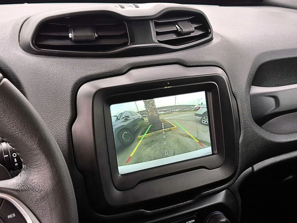 Jeep Renegade — foto 18 de 20