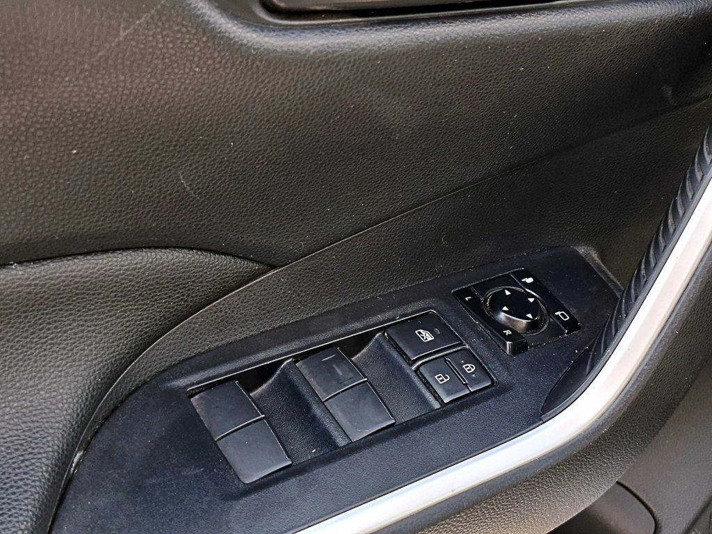 Toyota RAV4 — foto 10 de 16