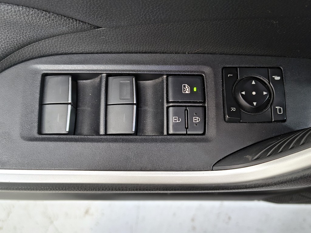 Toyota RAV4 — foto 10 de 20