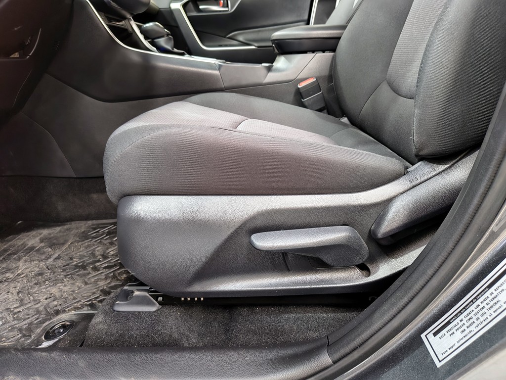 Toyota RAV4 — foto 11 de 23