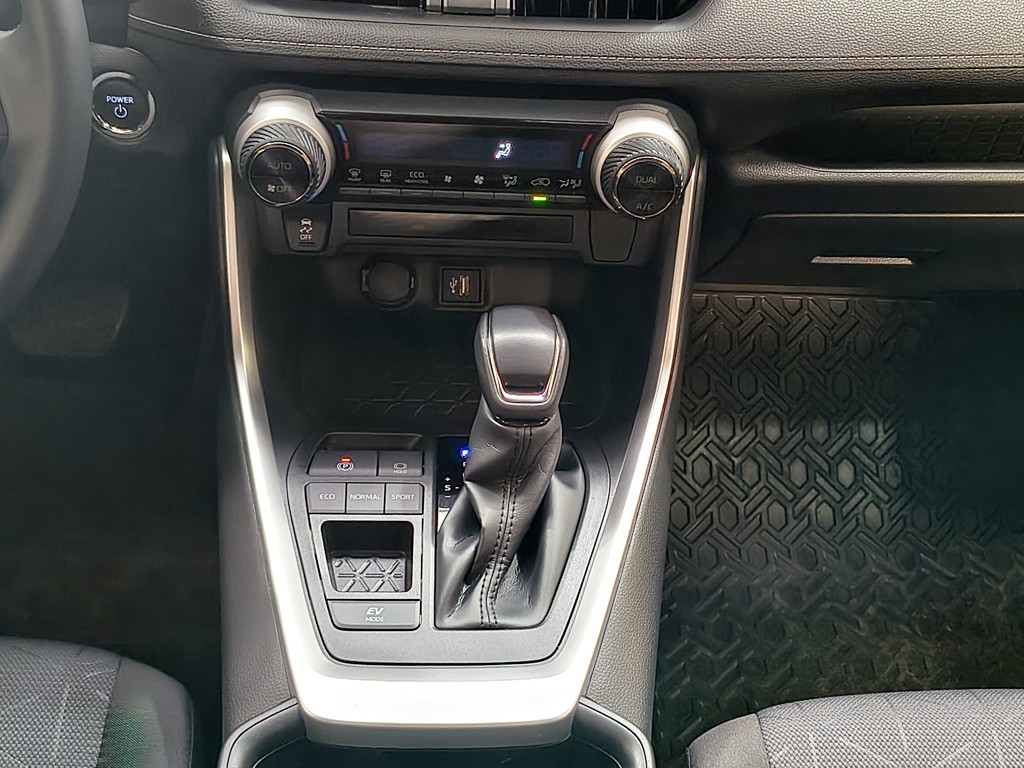 Toyota RAV4 — foto 19 de 23
