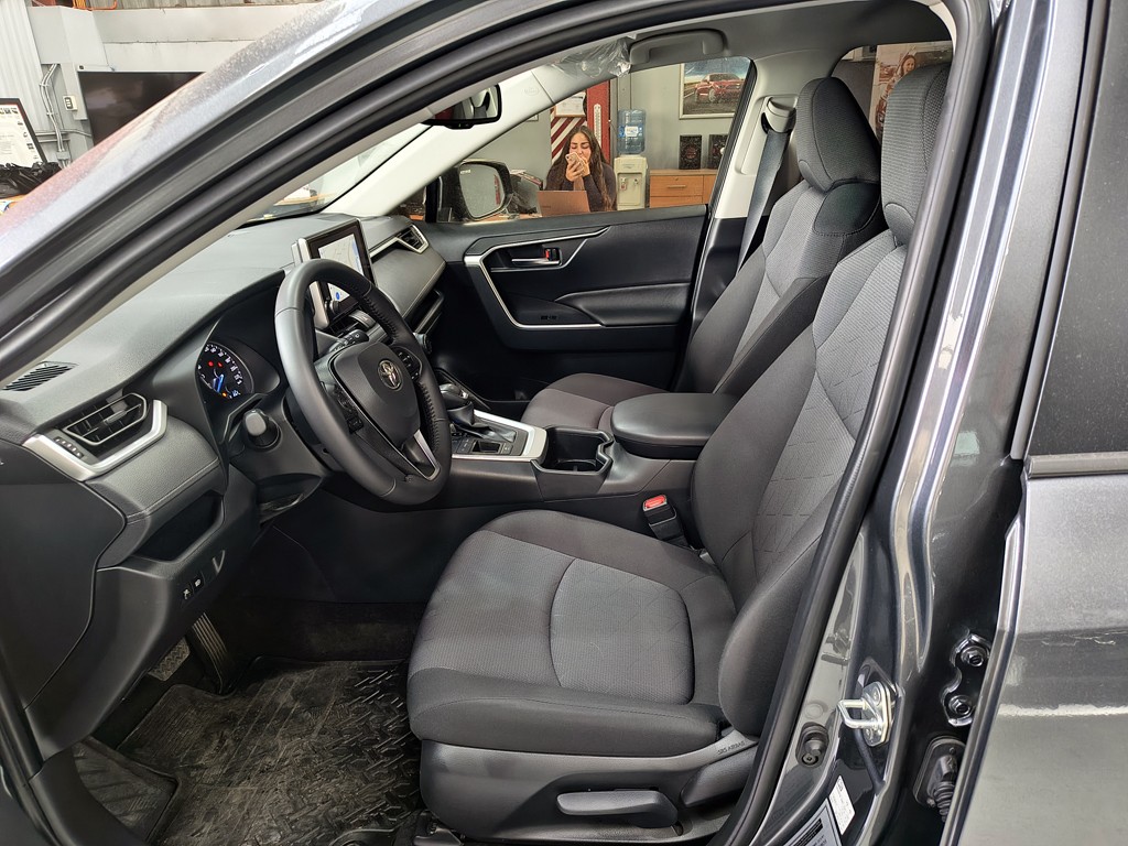 Toyota RAV4 — foto 12 de 23