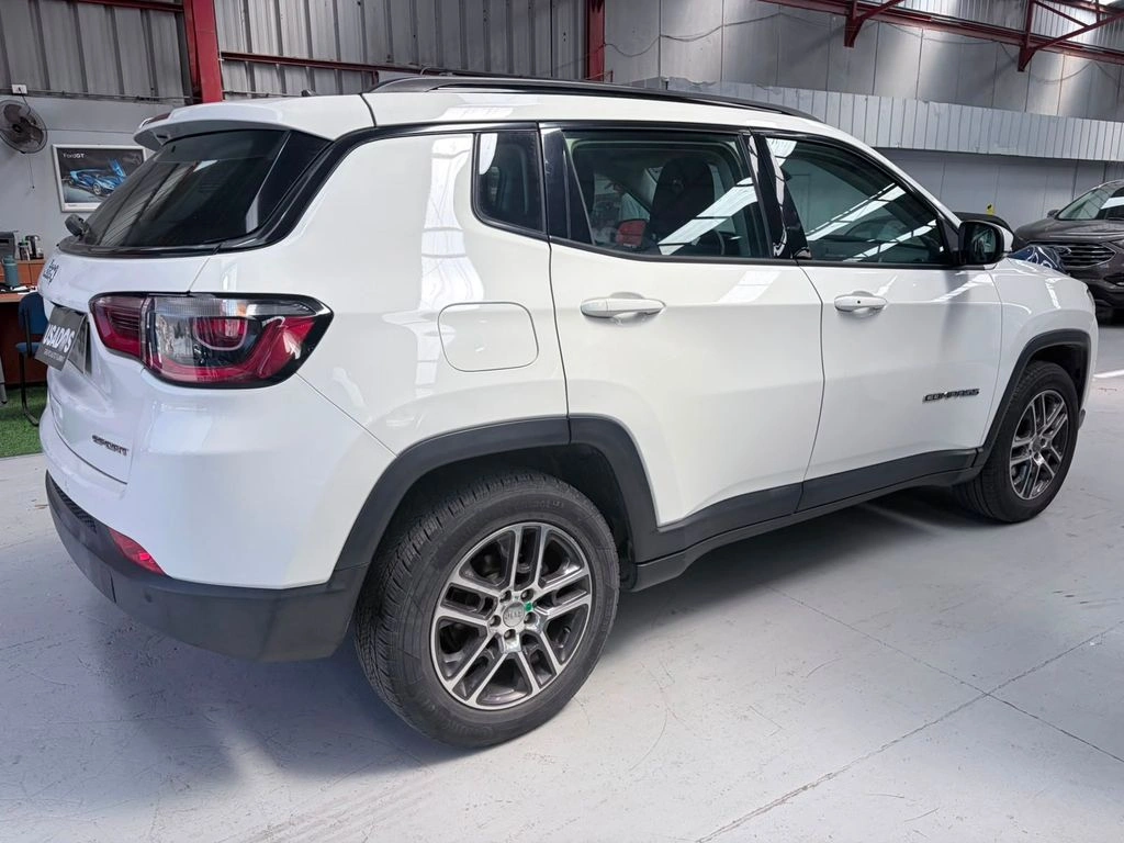 Jeep Compass — foto 6 de 15