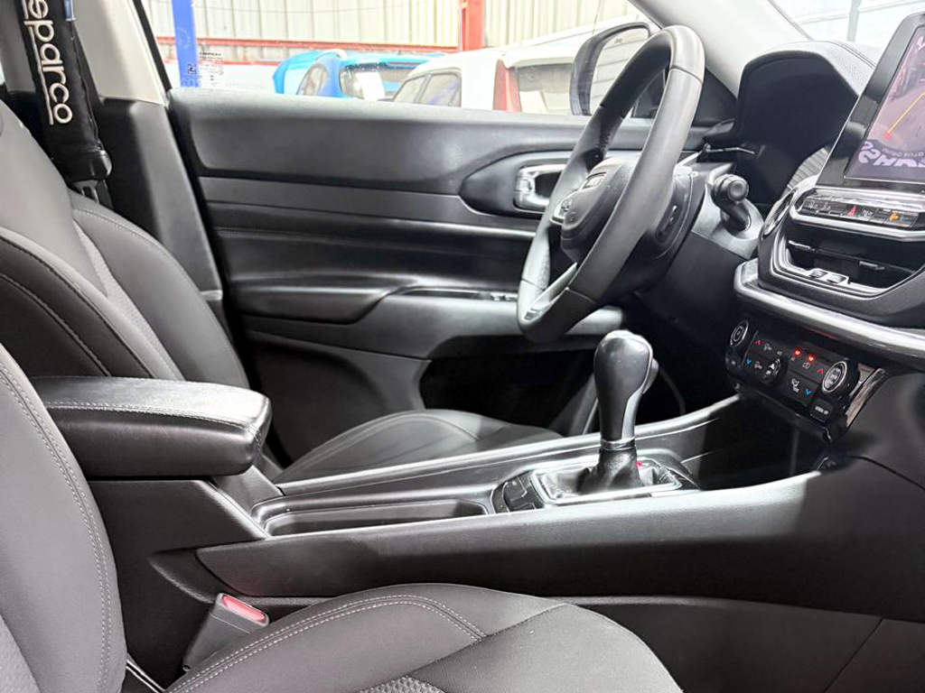 Jeep Compass — foto 11 de 15