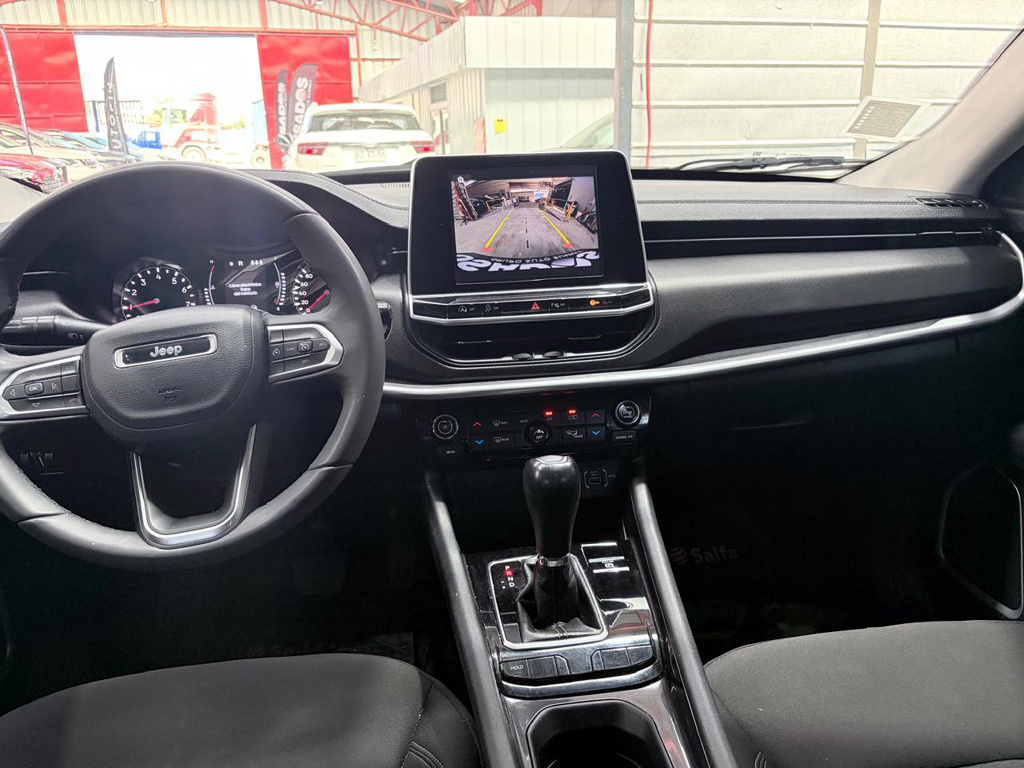 Jeep Compass — foto 12 de 15