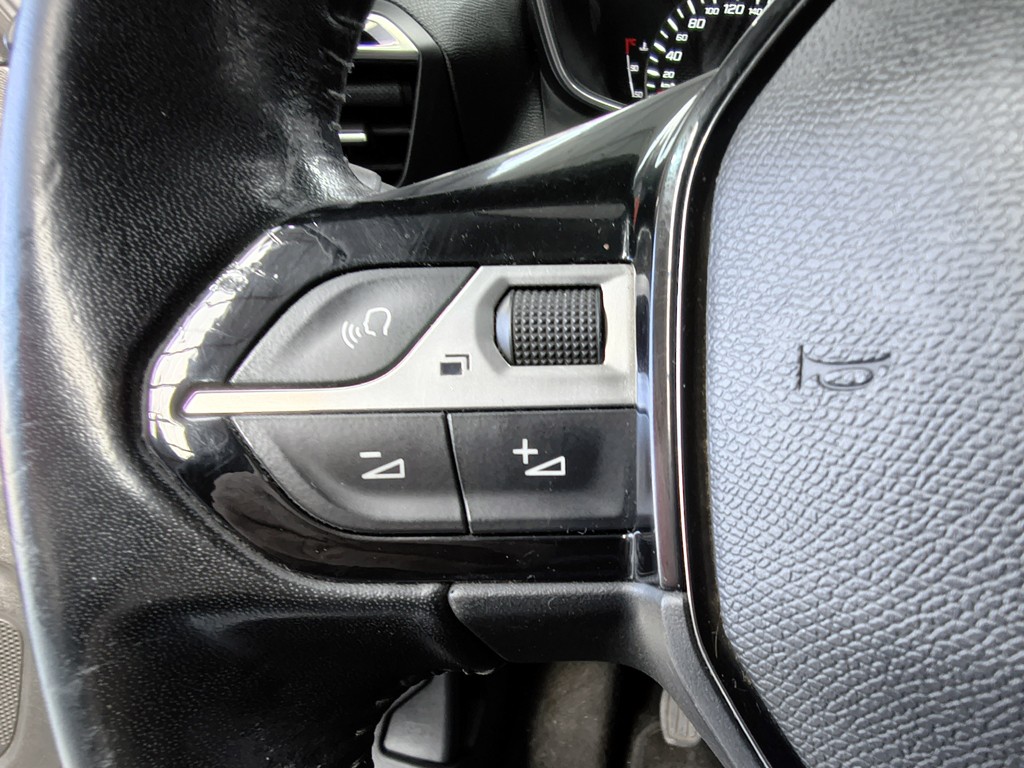 PEUGEOT 2008 2021 - Foto 17