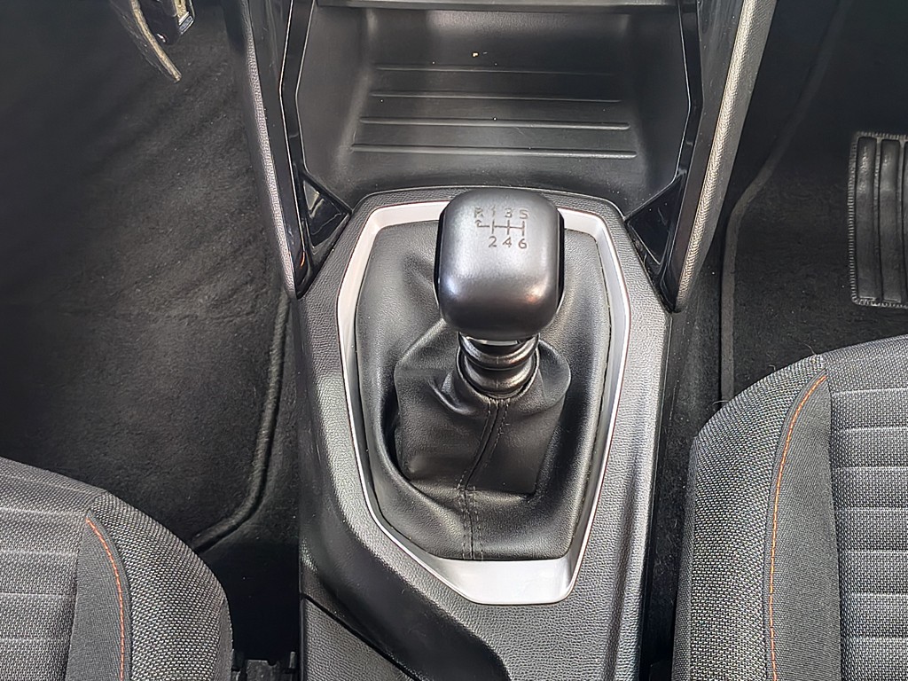 PEUGEOT 2008 2021 - Foto 21