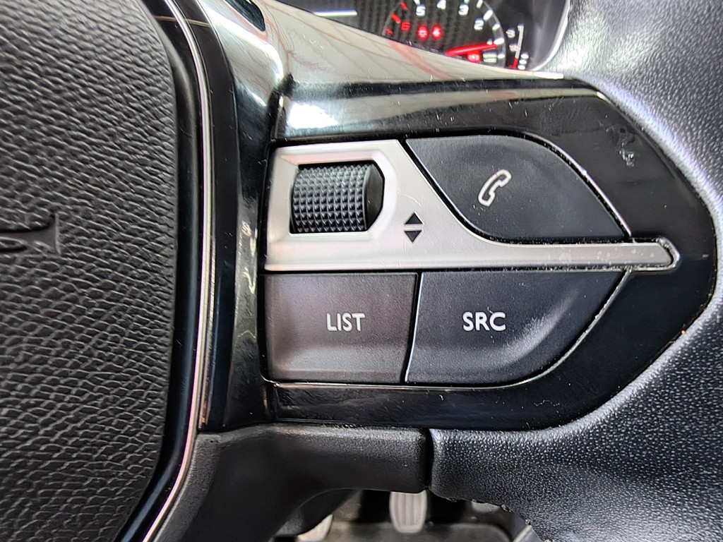 PEUGEOT 2008 2021 - Foto 18