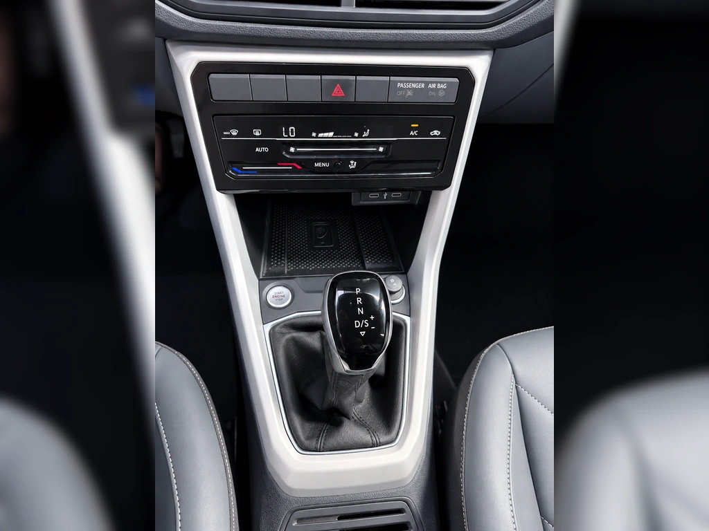 Volkswagen T-Cross — foto 13 de 18
