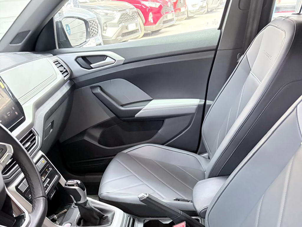 Volkswagen T-Cross — foto 15 de 18