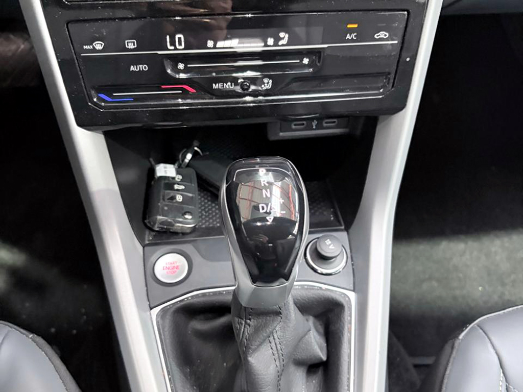 Volkswagen T-Cross — foto 14 de 18