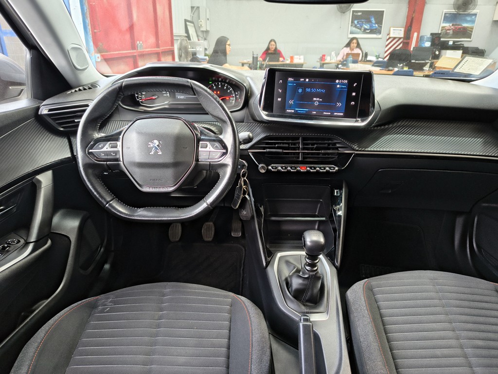 Peugeot 2008 — foto 12 de 23