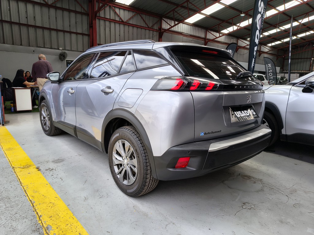 Peugeot 2008 — foto 5 de 23