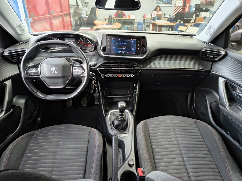Peugeot 2008 — foto 16 de 23