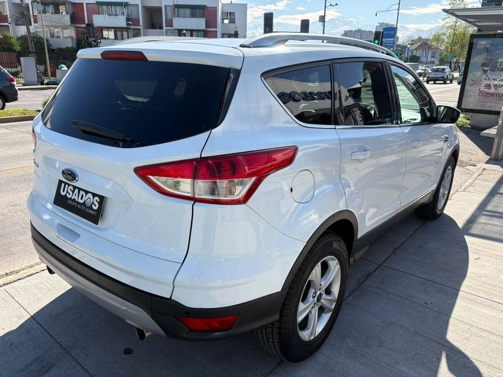 Ford Escape — foto 5 de 12