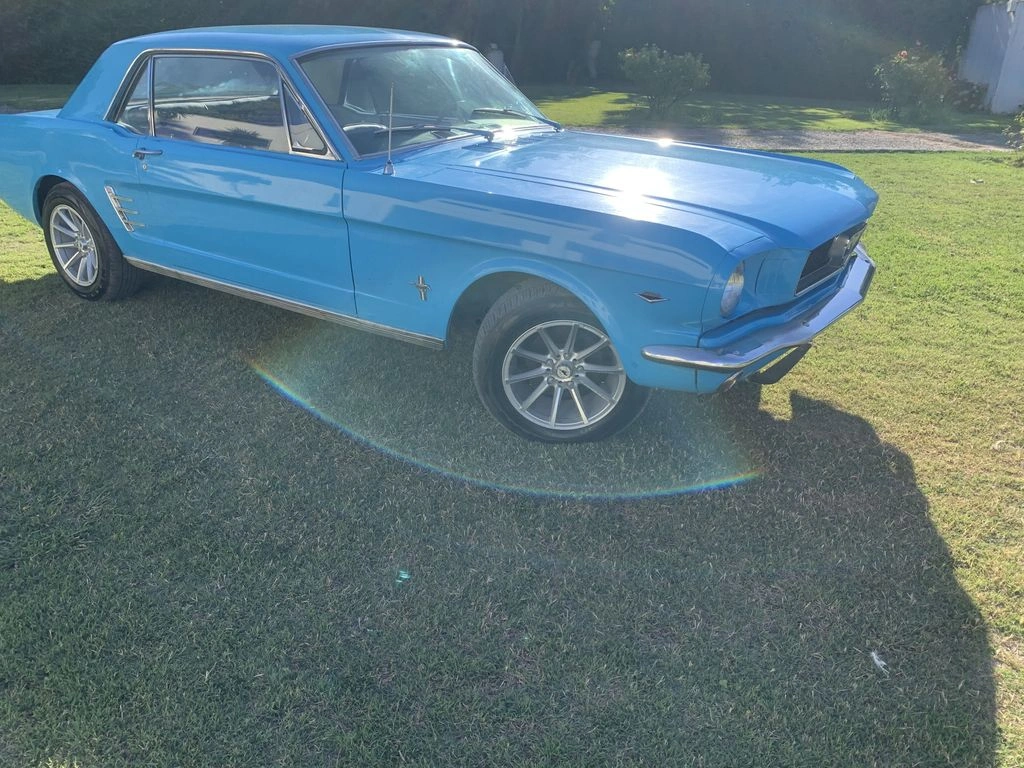 FORD MUSTANG