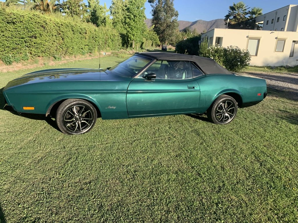 FORD MUSTANG