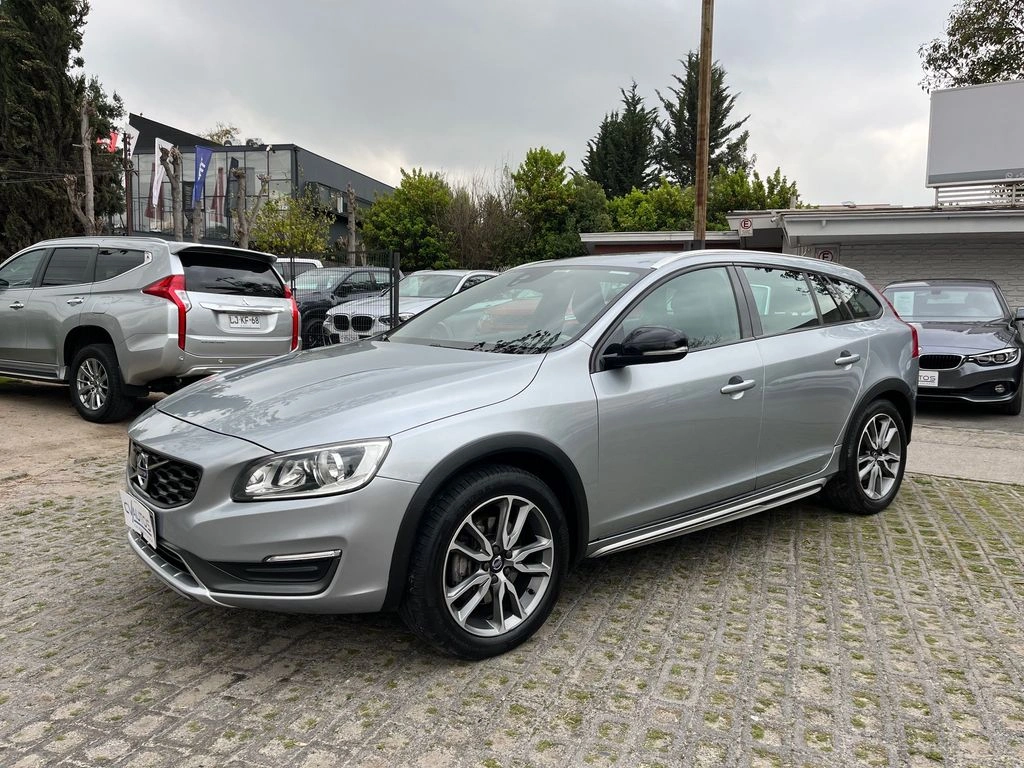 VOLVO V60 CROSS COUNTRY