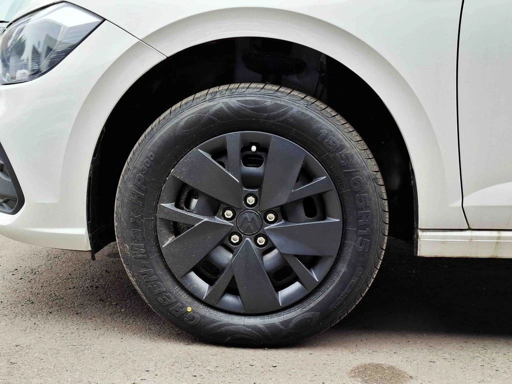 Volkswagen Polo — foto 7 de 28
