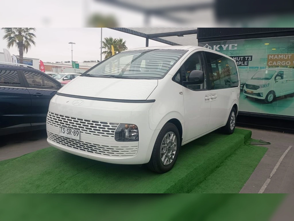 HYUNDAI STARIA
