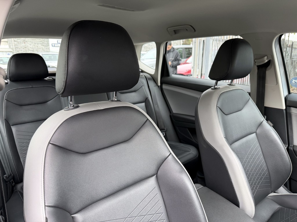 VOLKSWAGEN TAOS 2025 - Foto 23