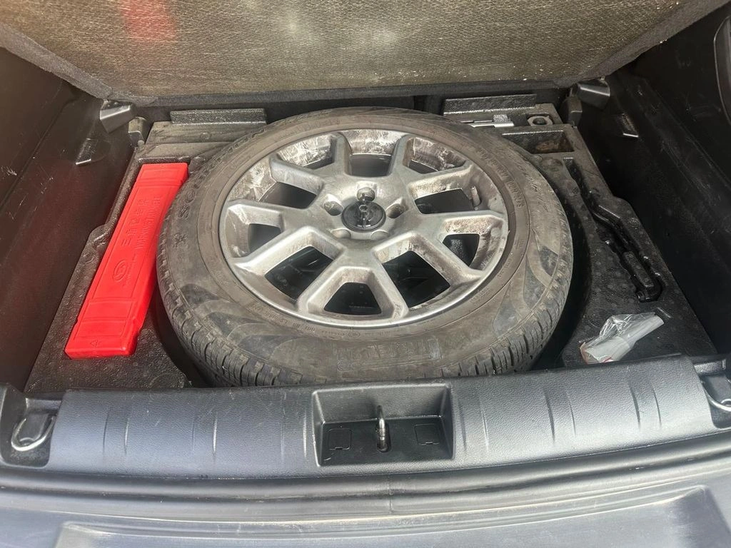 Jeep Renegade — foto 17 de 27