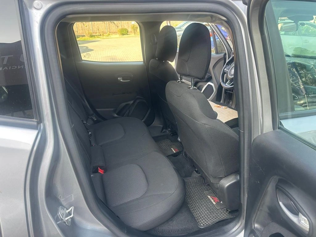 Jeep Renegade — foto 18 de 27