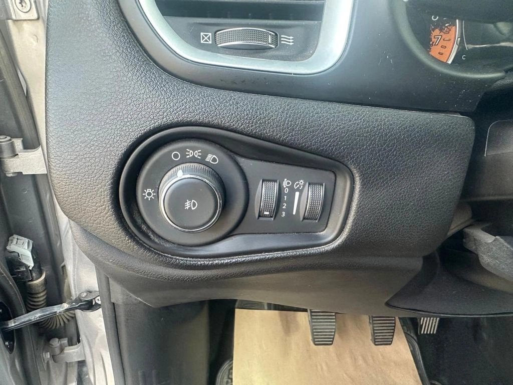 Jeep Renegade — foto 24 de 27