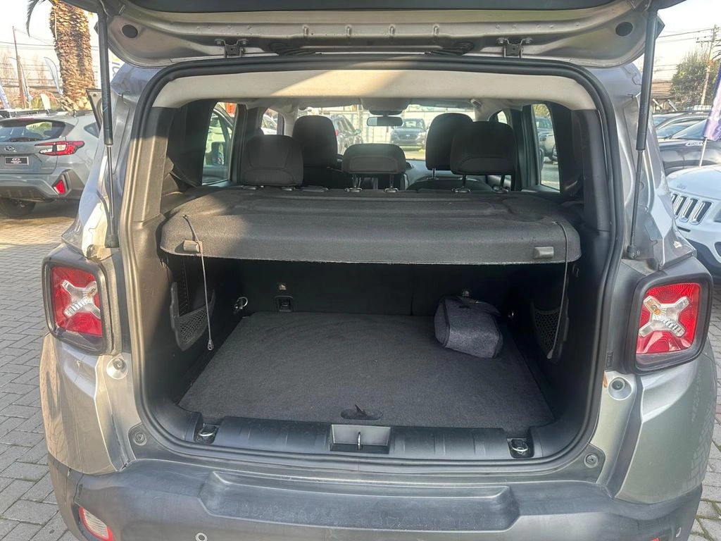 Jeep Renegade — foto 16 de 27