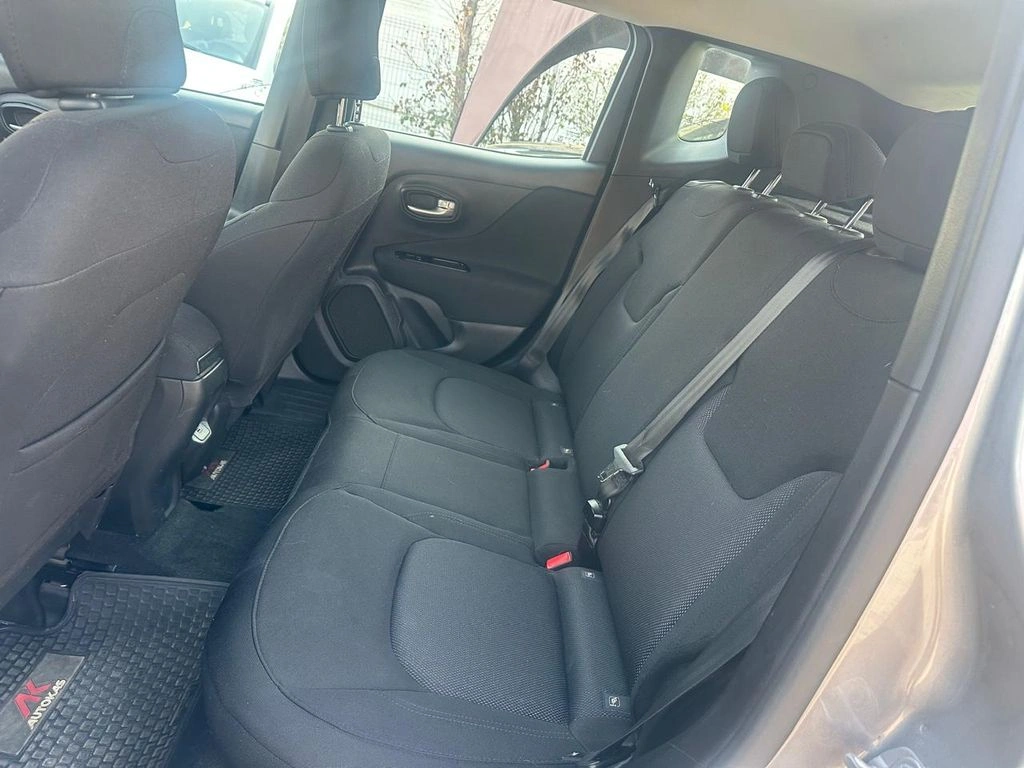 Jeep Renegade — foto 14 de 27