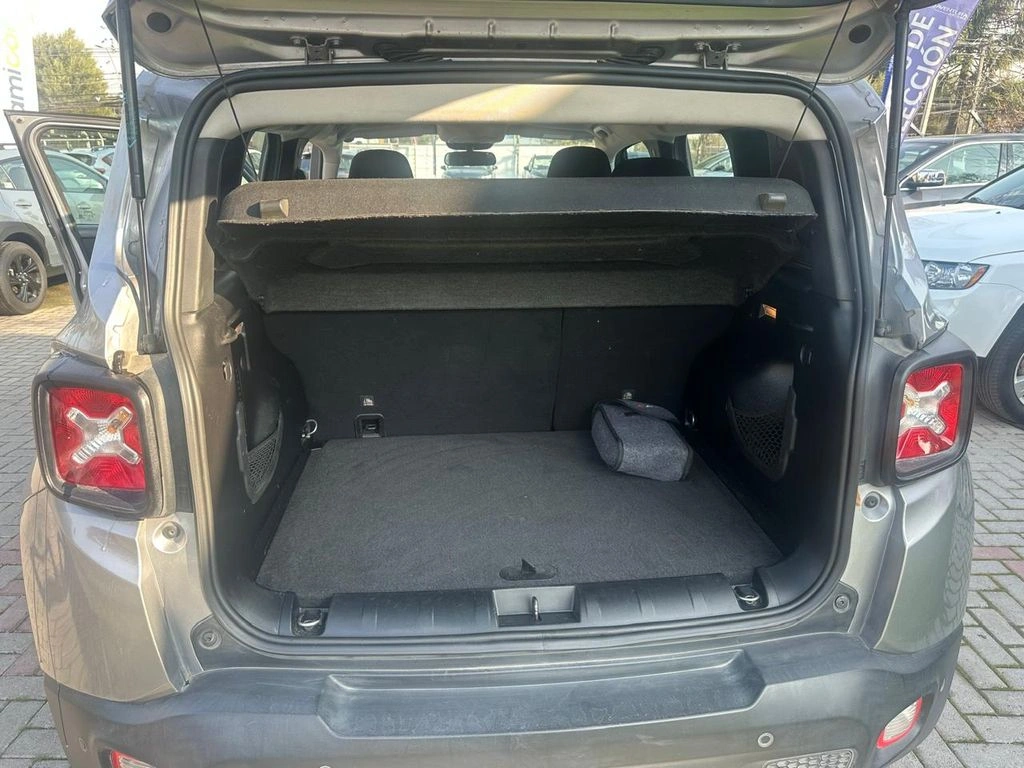 Jeep Renegade — foto 15 de 27