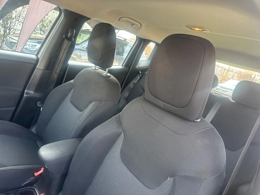 Jeep Renegade — foto 12 de 27