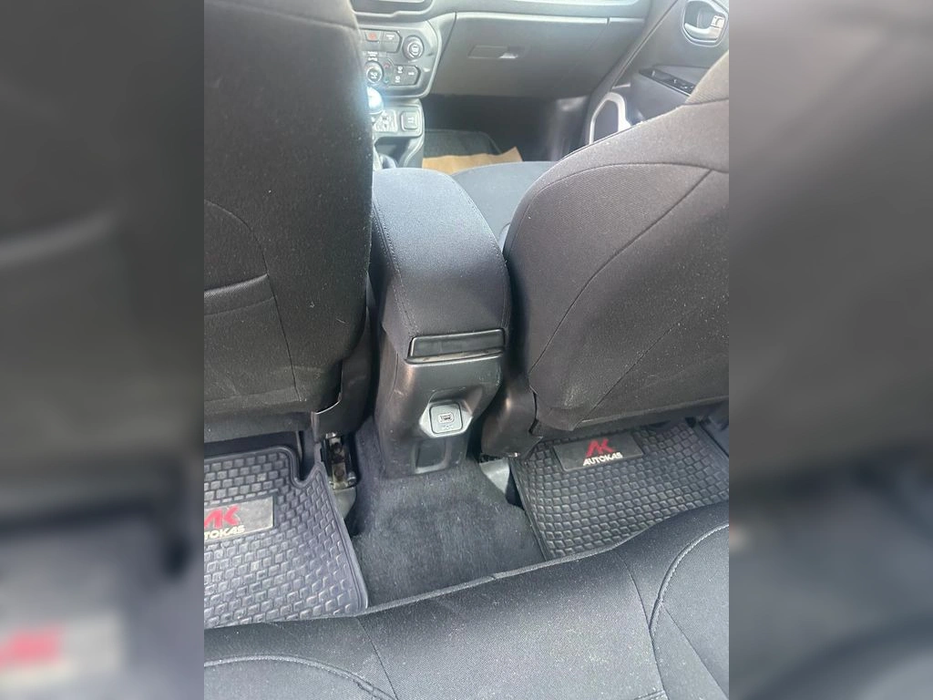 Jeep Renegade — foto 21 de 27