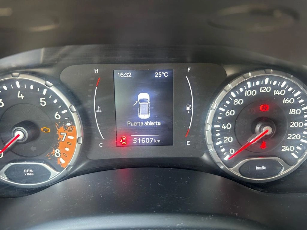 Jeep Renegade — foto 26 de 27