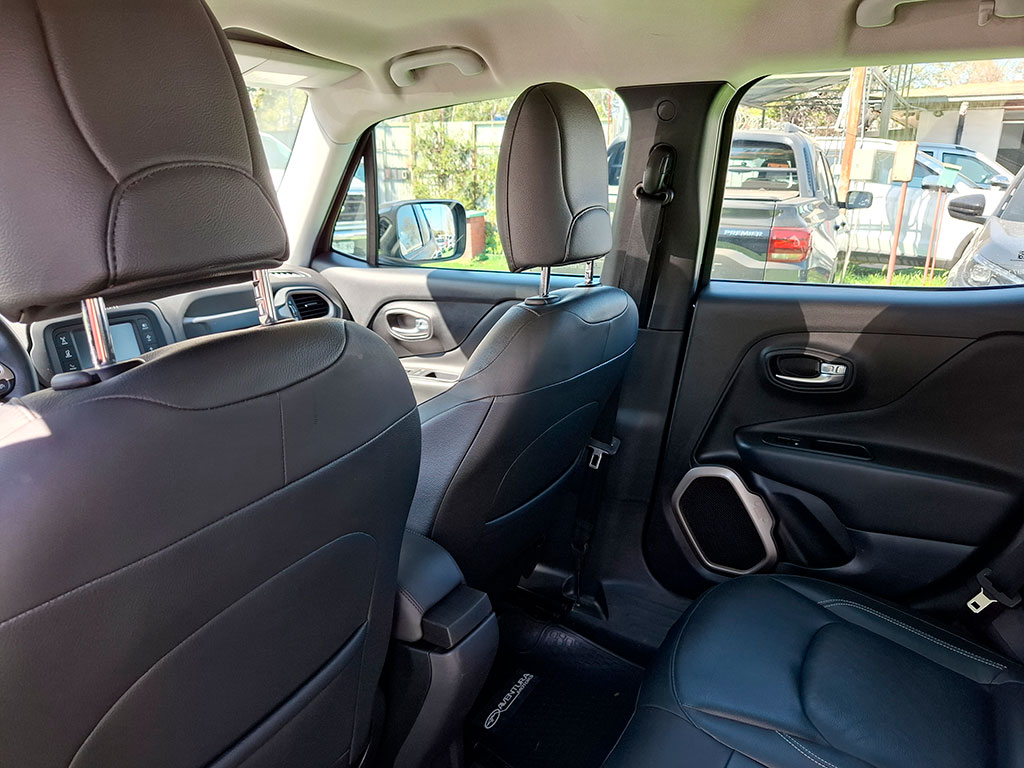 Jeep Renegade — foto 22 de 22